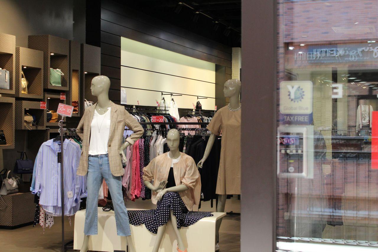 Paju outlet. shopping. premium outlet. seoul shopping. shopping in seoul. paju lotte premium outlet. hyundai department store. lotte department store.